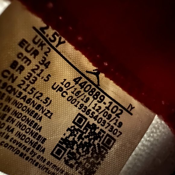 Jordan 5 Retro Fire Red Silver Tongue (2020) (PS) 2.5Y - Picture 7 of 8